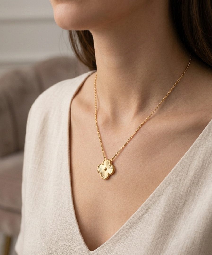 VANNI Clover Necklace