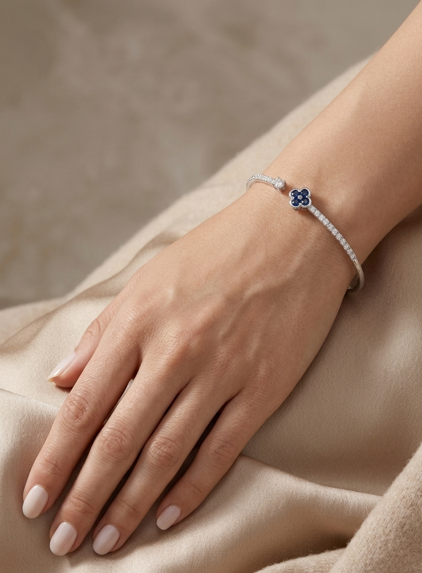 ANIKA Bangle