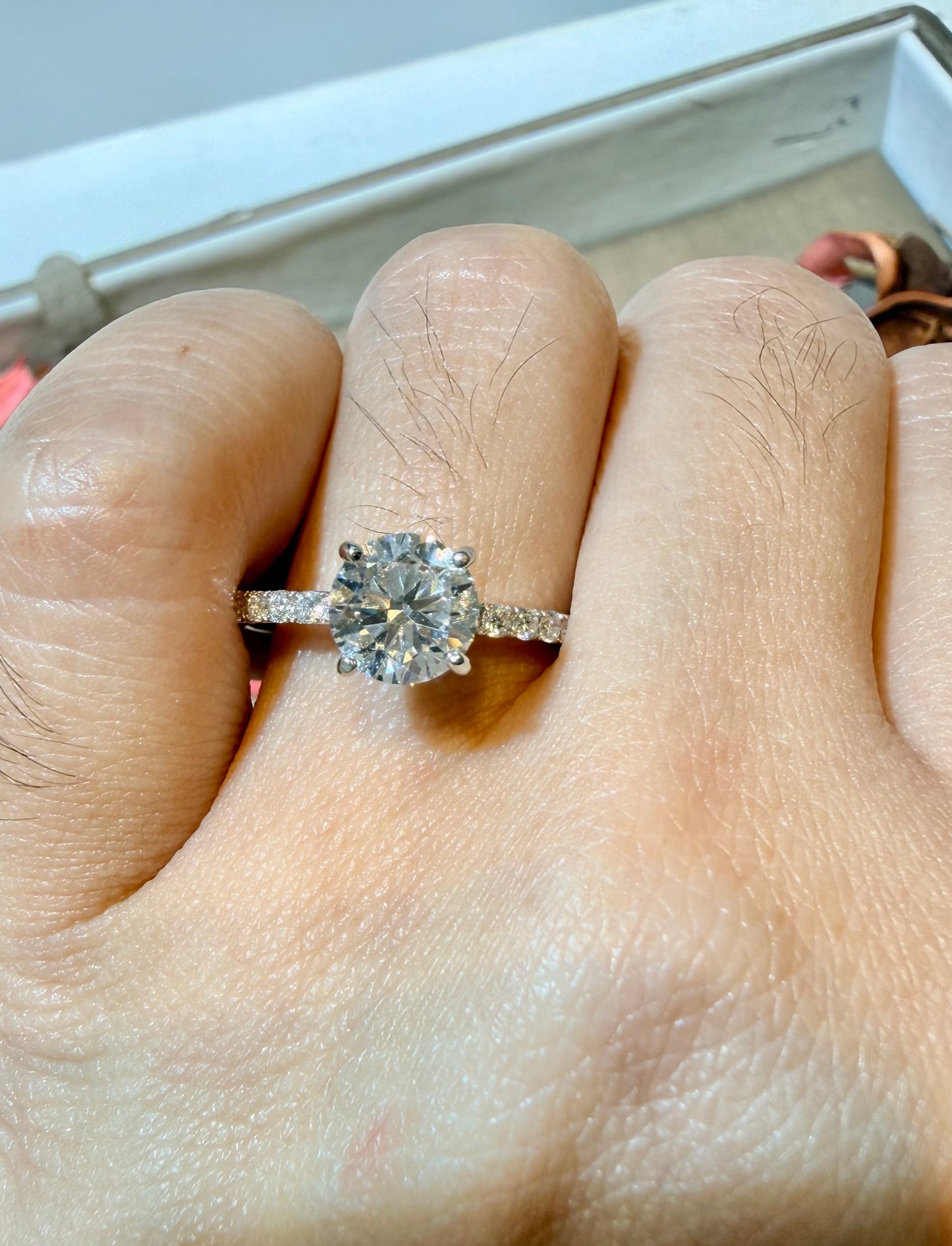 REMY Round with Side Dia Ring