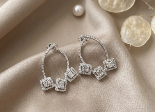 TAVIRA Drop Earrings