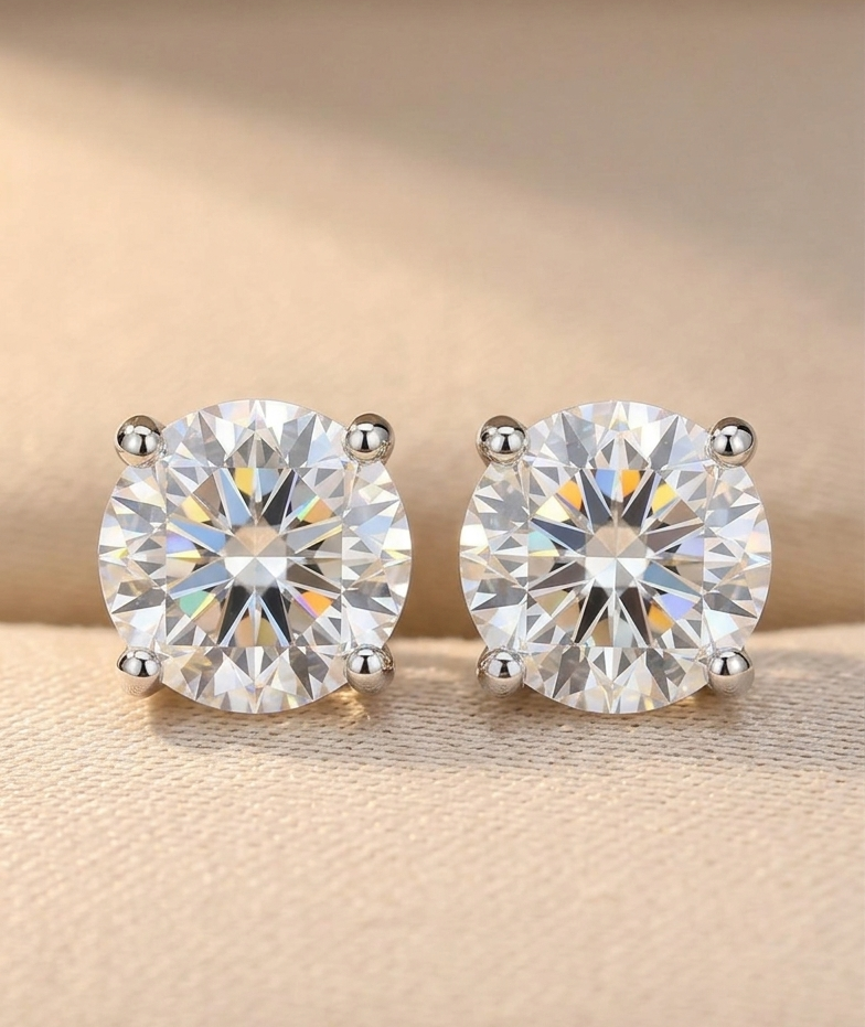 Mila Diamond Stud Earrings