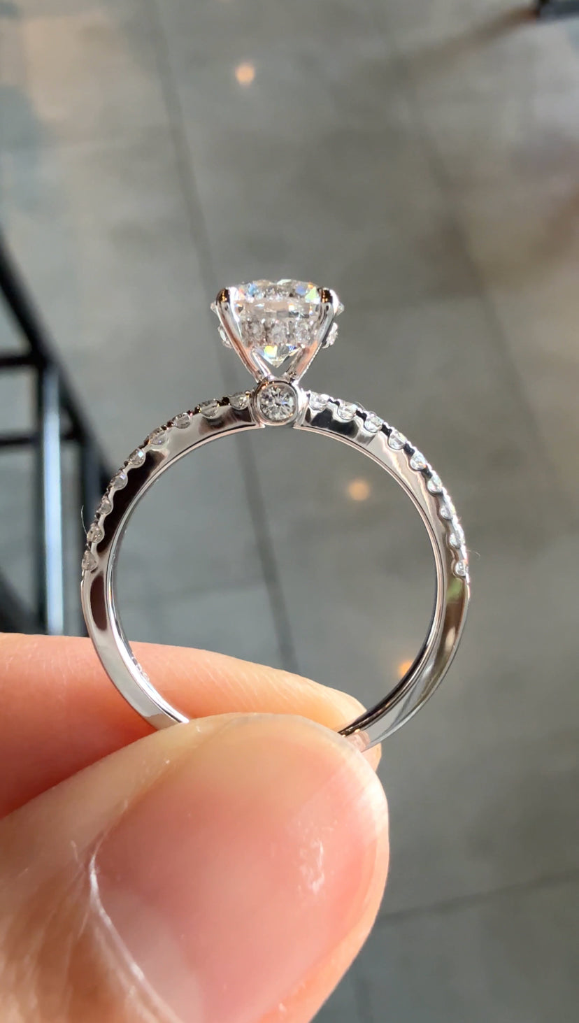 OLIVIA Elegant Diamond Round Ring