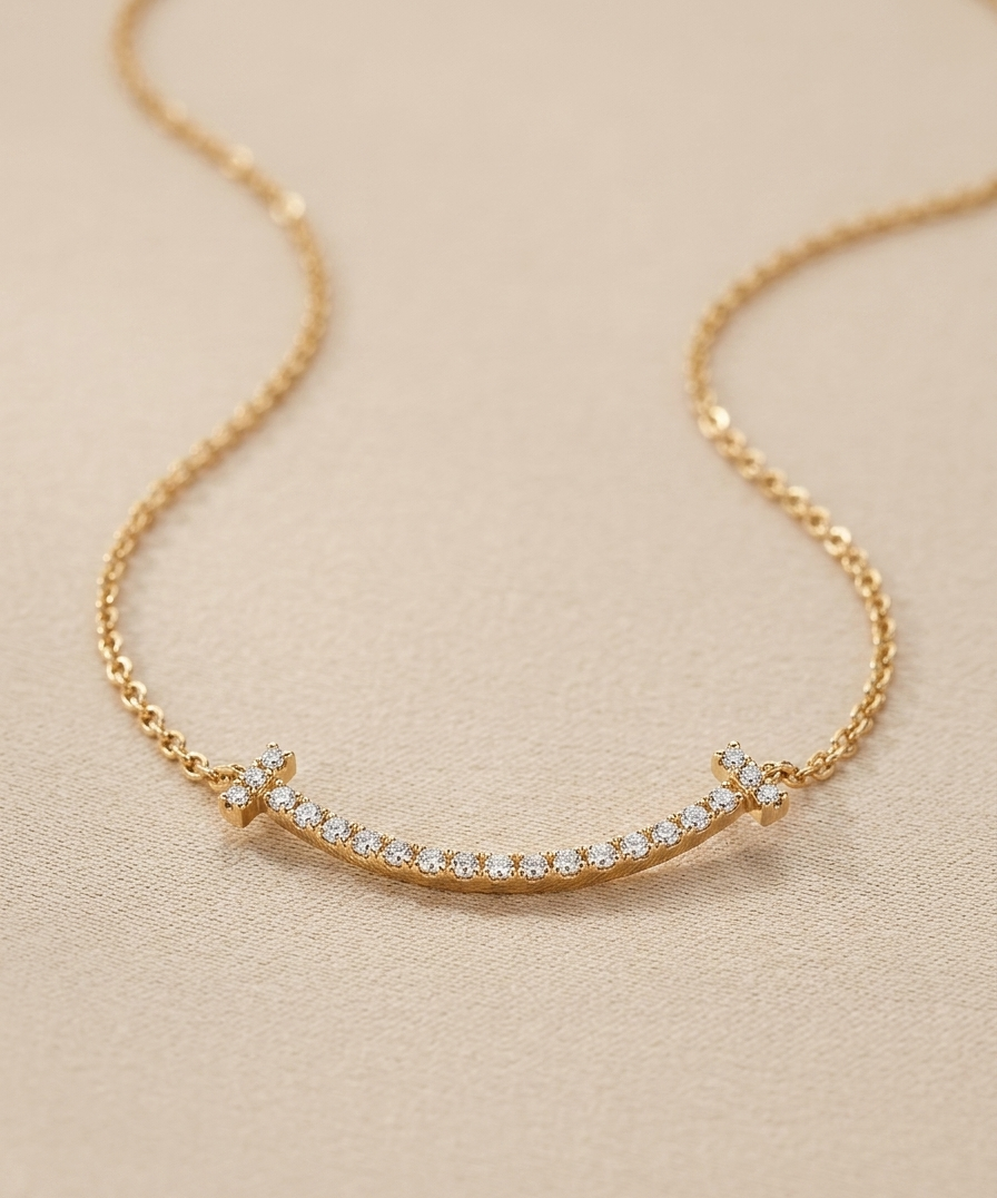 SMILEY Diamond Curved Necklace