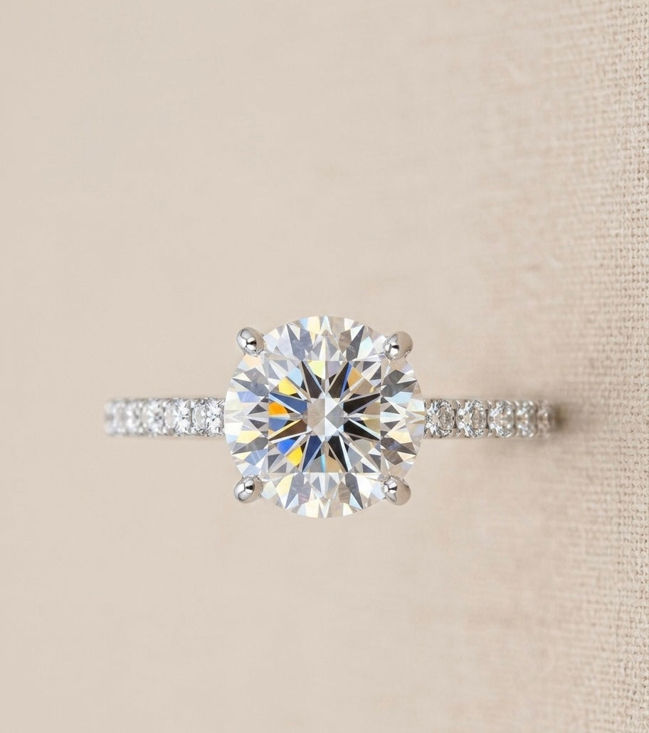 REMY Round with Side Dia Ring