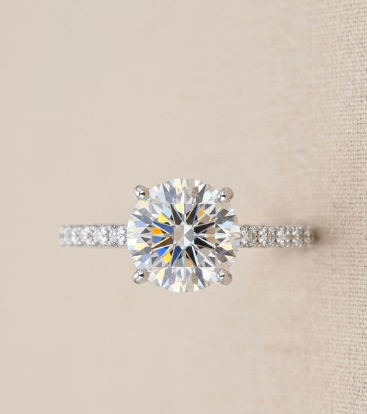 REMY Round with Side Dia Ring