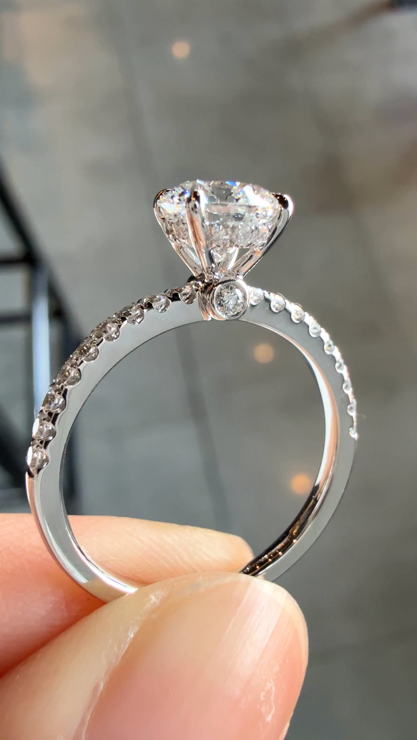 OLIVIA Elegant Diamond Round Ring