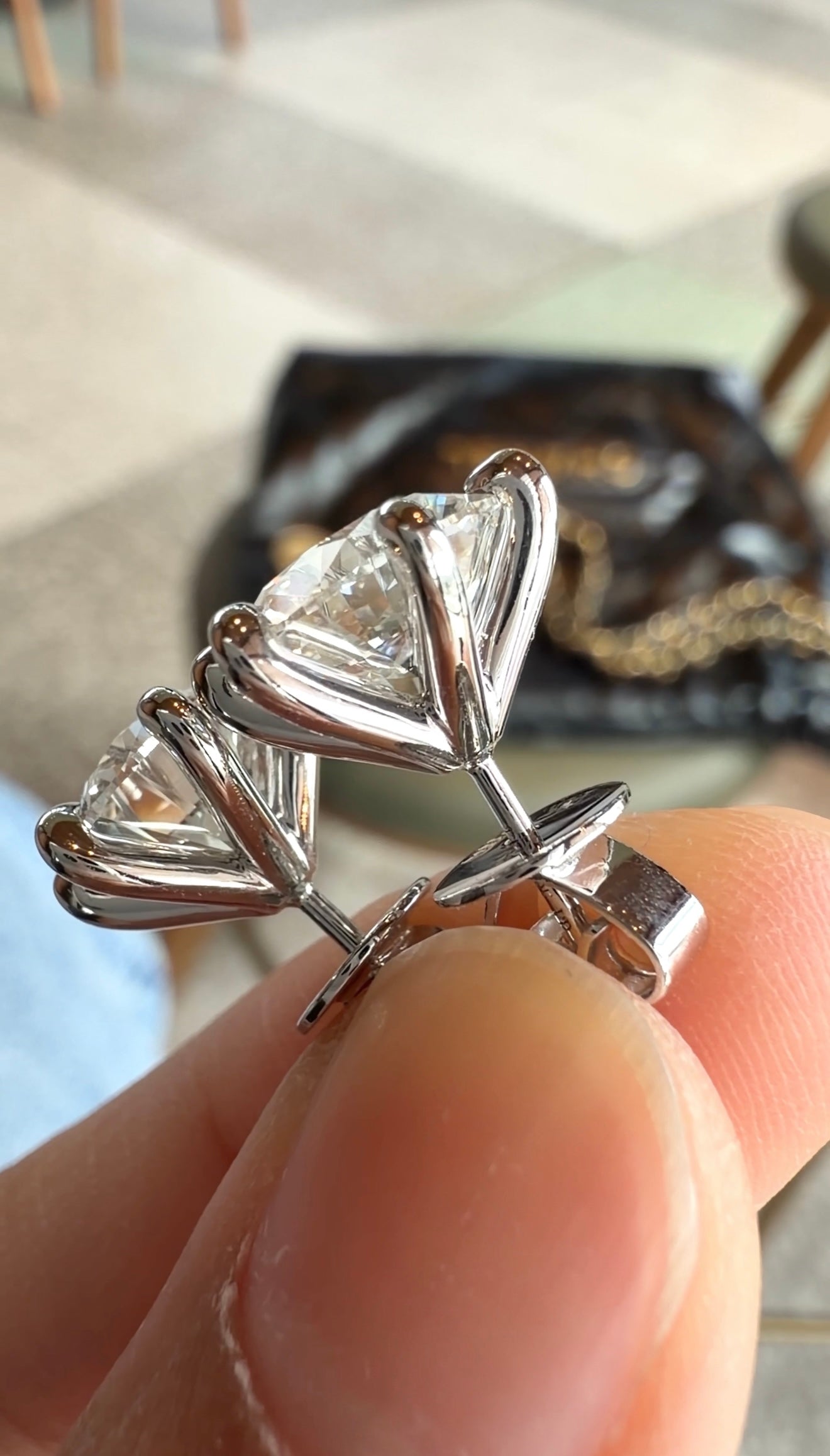LUMINA Solitaire White Gold Earrings
