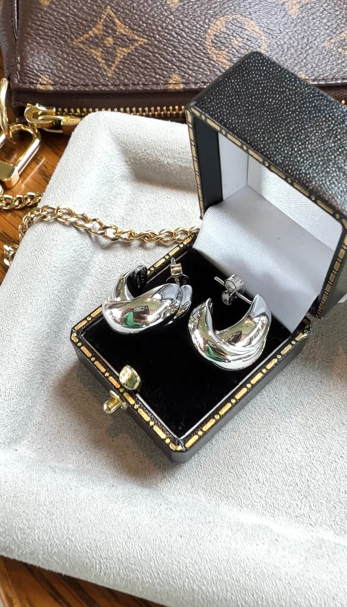 CHROMA White Gold Earrings